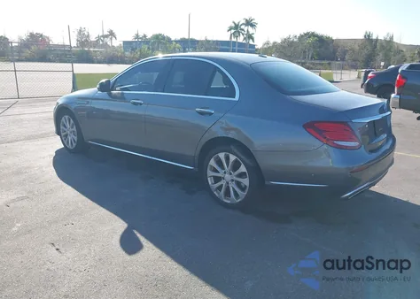 2017 Mercedes-Benz E 300 z USA, uszkodzony, nr VIN WDDZF4JB3HA081178